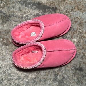 UGG SLIPPERS
